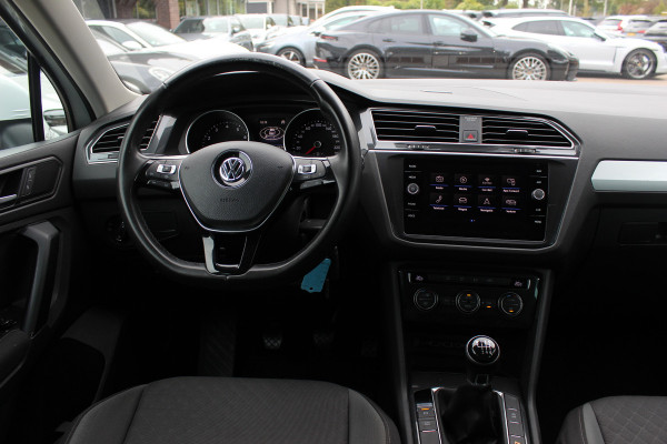Volkswagen Tiguan 1.5 TSI Comfortline / CarPlay / Parkeerhulp V+A / 17'' / LED / Rijstrooksensor / Spiegelpakket / DAB / ACC