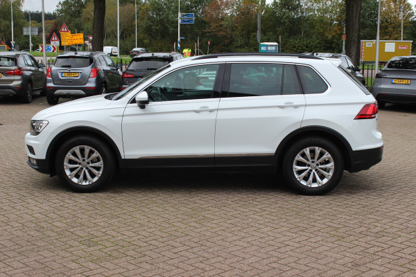 Volkswagen Tiguan 1.5 TSI Comfortline / CarPlay / Parkeerhulp V+A / 17'' / LED / Rijstrooksensor / Spiegelpakket / DAB / ACC