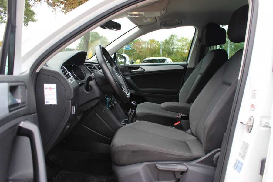 Volkswagen Tiguan 1.5 TSI Comfortline / CarPlay / Parkeerhulp V+A / 17'' / LED / Rijstrooksensor / Spiegelpakket / DAB / ACC