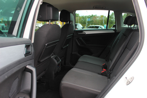 Volkswagen Tiguan 1.5 TSI Comfortline / CarPlay / Parkeerhulp V+A / 17'' / LED / Rijstrooksensor / Spiegelpakket / DAB / ACC
