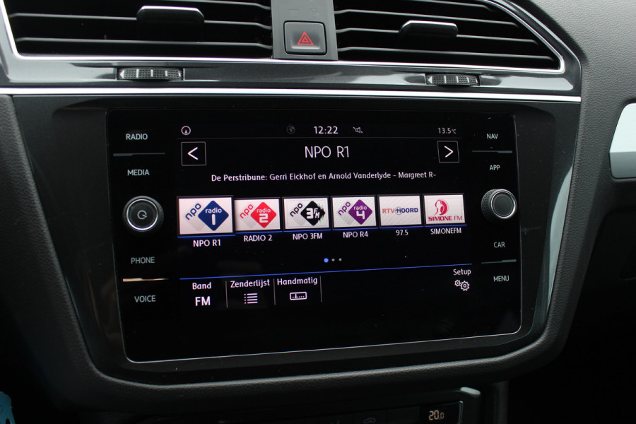 Volkswagen Tiguan 1.5 TSI Comfortline / CarPlay / Parkeerhulp V+A / 17'' / LED / Rijstrooksensor / Spiegelpakket / DAB / ACC