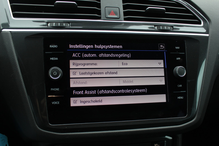Volkswagen Tiguan 1.5 TSI Comfortline / CarPlay / Parkeerhulp V+A / 17'' / LED / Rijstrooksensor / Spiegelpakket / DAB / ACC