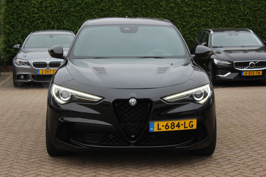 Alfa Romeo Stelvio 2.9 V6 AWD Quadrifoglio / Camera / Navigatie / Harman Kardon / 20'' / Elektr. stoelen / Stoel+Stuurverwarming / Dodehoek / DAB / ACC