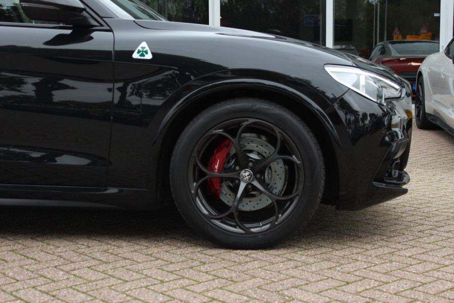 Alfa Romeo Stelvio 2.9 V6 AWD Quadrifoglio / Camera / Navigatie / Harman Kardon / 20'' / Elektr. stoelen / Stoel+Stuurverwarming / Dodehoek / DAB / ACC