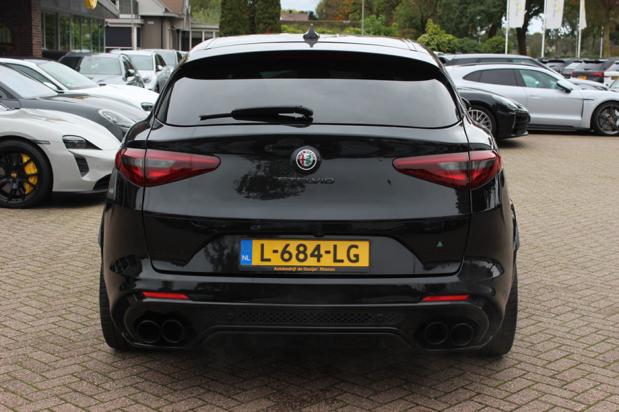 Alfa Romeo Stelvio 2.9 V6 AWD Quadrifoglio / Camera / Navigatie / Harman Kardon / 20'' / Elektr. stoelen / Stoel+Stuurverwarming / Dodehoek / DAB / ACC