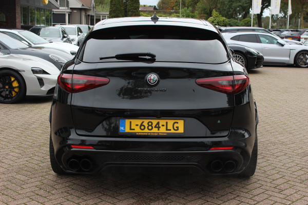 Alfa Romeo Stelvio 2.9 V6 AWD Quadrifoglio / Camera / Navigatie / Harman Kardon / 20'' / Elektr. stoelen / Stoel+Stuurverwarming / Dodehoek / DAB / ACC