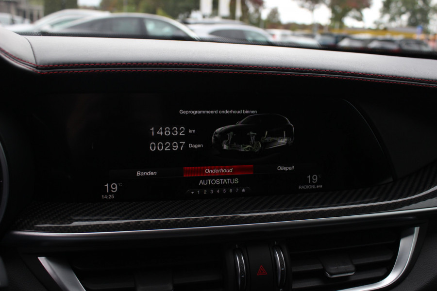 Alfa Romeo Stelvio 2.9 V6 AWD Quadrifoglio / Camera / Navigatie / Harman Kardon / 20'' / Elektr. stoelen / Stoel+Stuurverwarming / Dodehoek / DAB / ACC