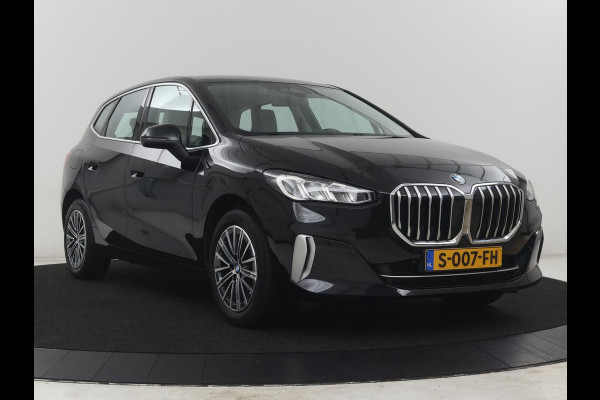 BMW 2 Serie Active Tourer 220i | Leder | Cruise control | Navigatie | Carplay | Sfeerverlichting | Virtueel dashboard | Camera | Park assist | Trekhaak
