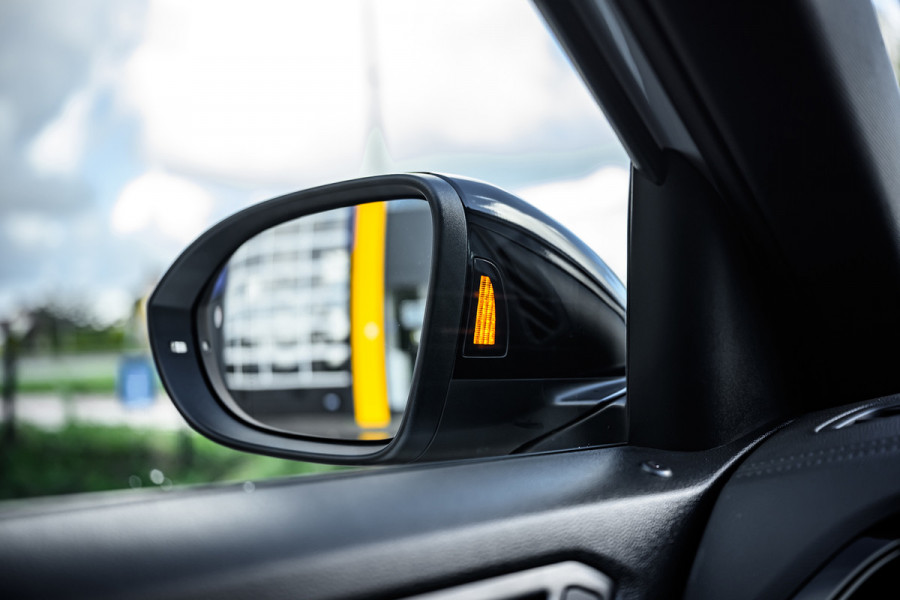 Volkswagen T-Roc 1.5 TSI R-Line Pano/iQ-light/Blindspot