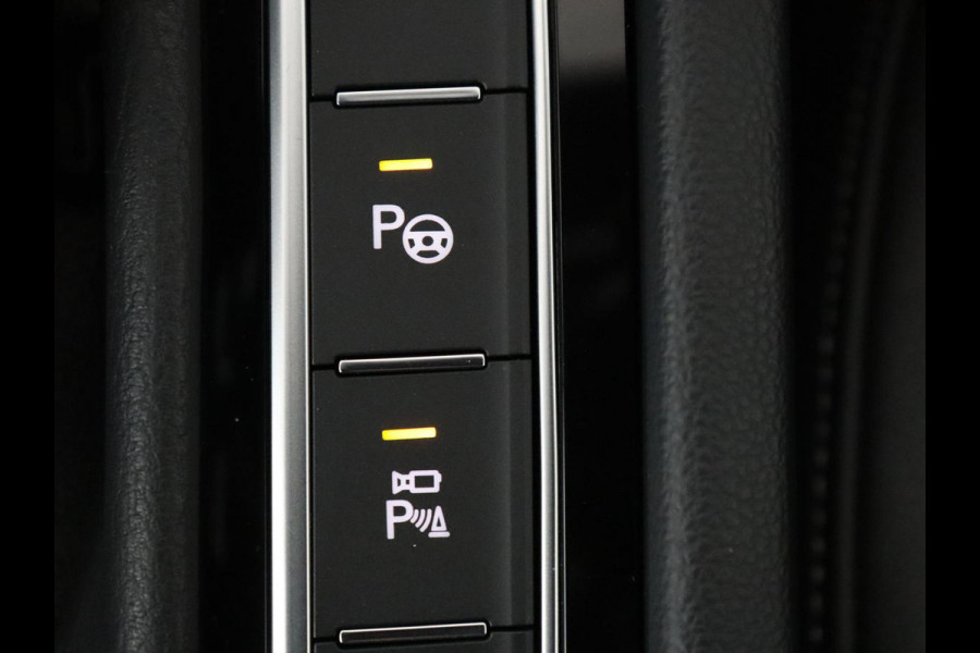 Volkswagen Arteon Shooting Brake 1.4 TSI eHybrid R-Line Business+ | SOH 90,4% | Leder/alcantara | Panoramadak | Adaptive cruise | Trekhaak | Head-up | Dodehoek detectie | 360 camera | Park assist | Carplay