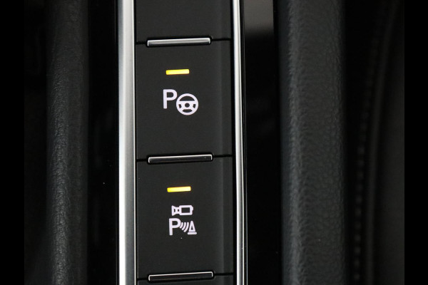 Volkswagen Arteon Shooting Brake 1.4 TSI eHybrid R-Line Business+ | SOH 90,4% | Leder/alcantara | Panoramadak | Adaptive cruise | Trekhaak | Head-up | Dodehoek detectie | 360 camera | Park assist | Carplay