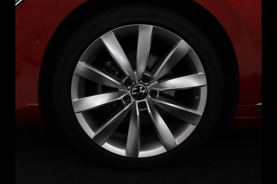 Volkswagen Arteon Shooting Brake 1.4 TSI eHybrid R-Line Business+ | SOH 90,4% | Leder/alcantara | Panoramadak | Adaptive cruise | Trekhaak | Head-up | Dodehoek detectie | 360 camera | Park assist | Carplay
