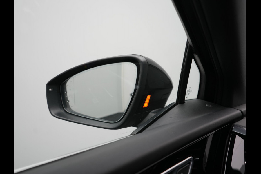 Audi Q4 e-tron 45 quattro S Line 82 kWh 286pk Dealer O.H | Trekhaak Af Fabriek | Adaptive Cruise | 360 Camera | Matrix LED | Lederen Sportstoelen Verwarmd | Keyless | Sfeerverlichting | Blis | Navigatie | Virtual | DAB | 19"L.M |