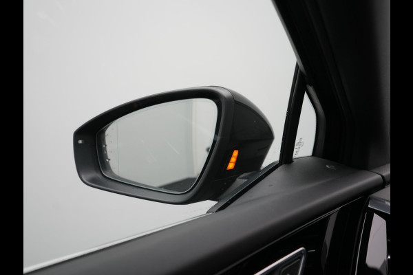 Audi Q4 e-tron 45 quattro S Line 82 kWh 286pk Dealer O.H | Trekhaak Af Fabriek | Adaptive Cruise | 360 Camera | Matrix LED | Lederen Sportstoelen Verwarmd | Keyless | Sfeerverlichting | Blis | Navigatie | Virtual | DAB | 19"L.M |