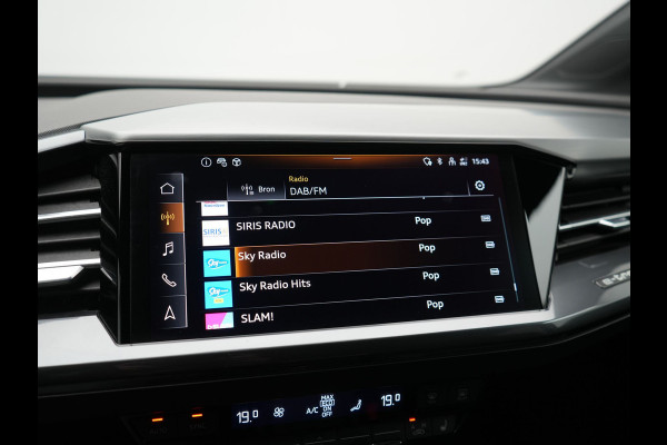 Audi Q4 e-tron 45 quattro S Line 82 kWh 286pk Dealer O.H | Trekhaak Af Fabriek | Adaptive Cruise | 360 Camera | Matrix LED | Lederen Sportstoelen Verwarmd | Keyless | Sfeerverlichting | Blis | Navigatie | Virtual | DAB | 19"L.M |