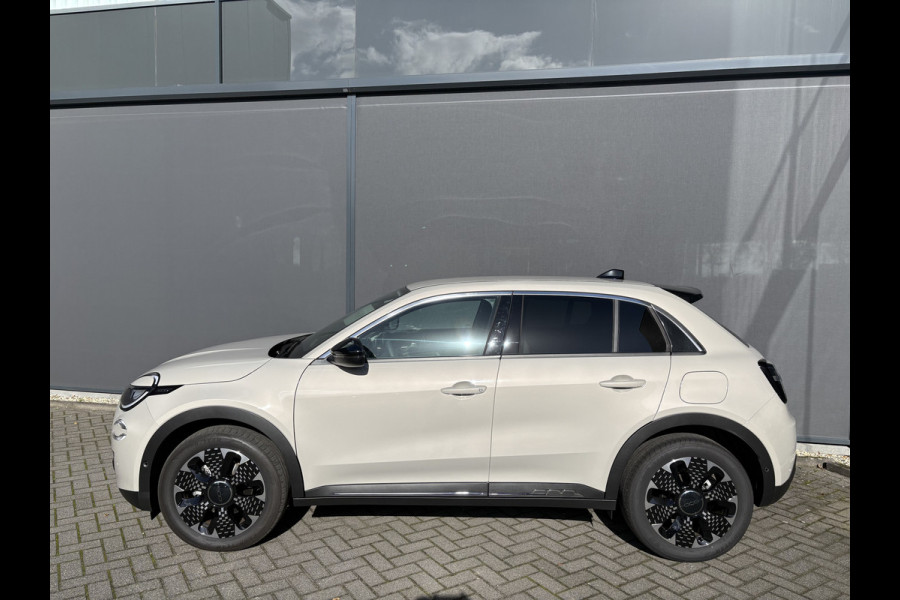 Fiat 600 1.2 Hybrid La Prima Achteruitrijcamera - Airco - Apple carplay - Draadloze telefoonoplader - Parkeersensoren - Navigatie - Keyless start/entry - Dodehoekdetectie - Stoelverwarming - Licht metalen velgen 18 inch - Elektrische ramen - Bluetooth - Cruise control - Led verlichting - Mistlampen - Stuur leder - Stuur multifunctioneel