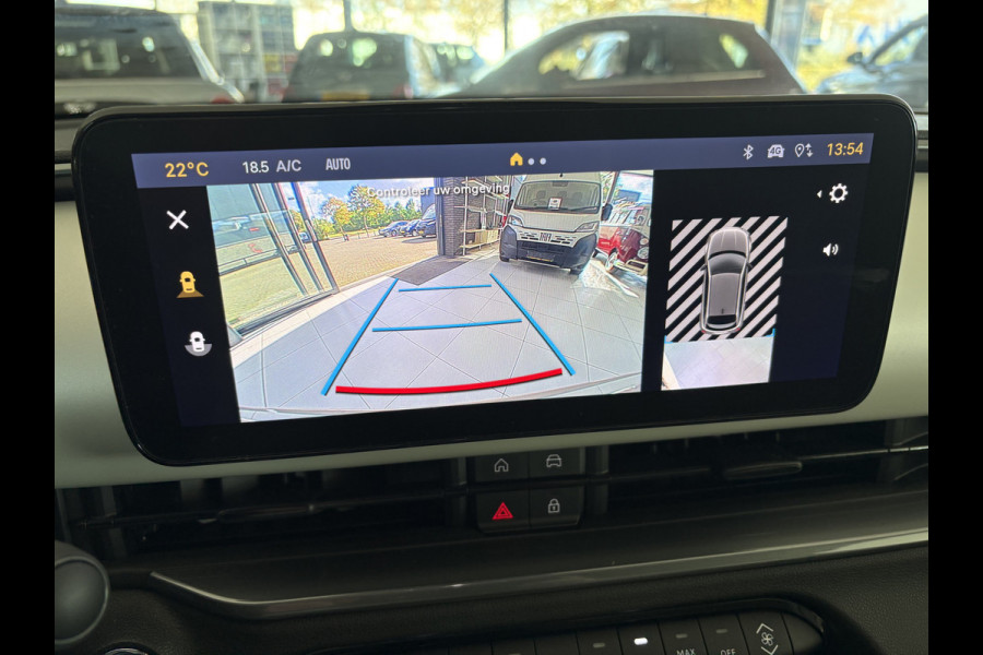 Fiat 600 1.2 Hybrid La Prima Achteruitrijcamera - Airco - Apple carplay - Draadloze telefoonoplader - Parkeersensoren - Navigatie - Keyless start/entry - Dodehoekdetectie - Stoelverwarming - Licht metalen velgen 18 inch - Elektrische ramen - Bluetooth - Cruise control - Led verlichting - Mistlampen - Stuur leder - Stuur multifunctioneel