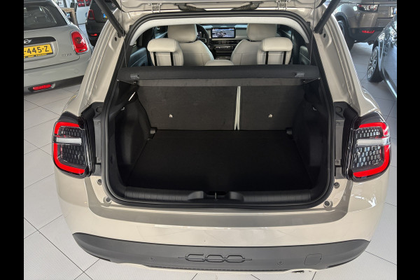 Fiat 600 1.2 Hybrid La Prima Achteruitrijcamera - Airco - Apple carplay - Draadloze telefoonoplader - Parkeersensoren - Navigatie - Keyless start/entry - Dodehoekdetectie - Stoelverwarming - Licht metalen velgen 18 inch - Elektrische ramen - Bluetooth - Cruise control - Led verlichting - Mistlampen - Stuur leder - Stuur multifunctioneel