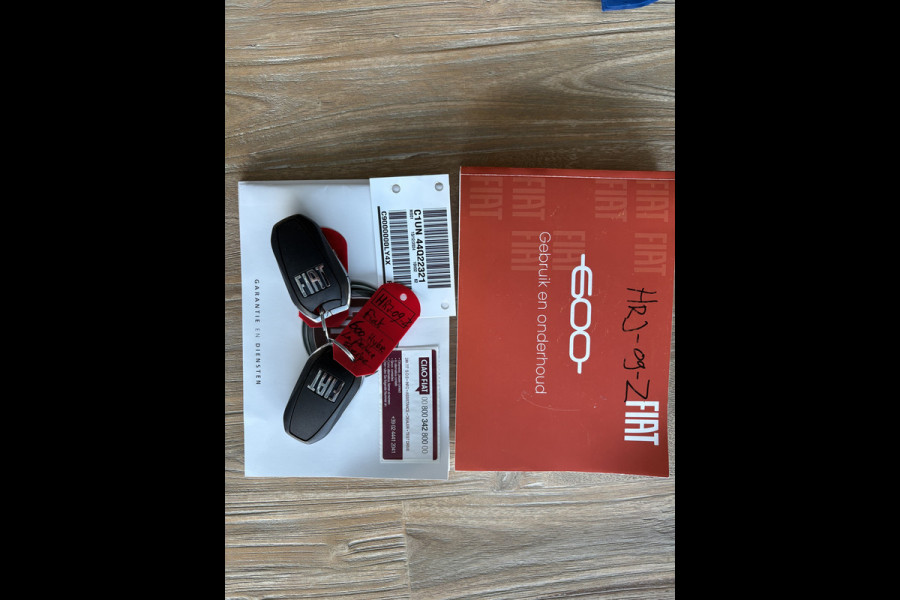 Fiat 600 1.2 Hybrid La Prima Achteruitrijcamera - Airco - Apple carplay - Draadloze telefoonoplader - Parkeersensoren - Navigatie - Keyless start/entry - Dodehoekdetectie - Stoelverwarming - Licht metalen velgen 18 inch - Elektrische ramen - Bluetooth - Cruise control - Led verlichting - Mistlampen - Stuur leder - Stuur multifunctioneel
