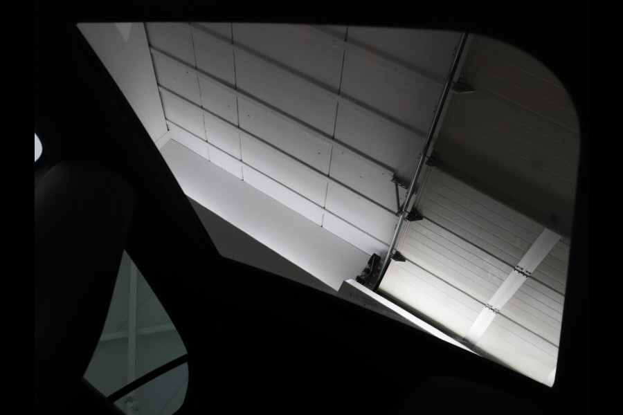 Mercedes-Benz A-Klasse 250 Premium Plus | AMG Line | Panoramadak | Trekhaak | Sfeerverlichting | Leder/alcantara | Burnmeister | Full LED | Stoelverwarming |