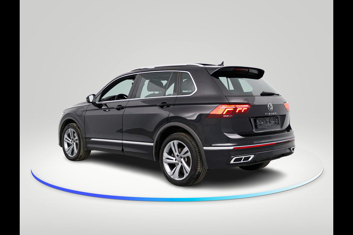 Volkswagen Tiguan 1.4 TSI eHybrid R-Line Business+ 245 pk Automaat (DSG) | Navigatie | Panoramadak | Trekhaak (wegklapbaar) | Achteruitrijcamera | Adaptieve cruise control | Stoelverwarming v/a | Apple carplay / Android auto | Verwarmd stuur | R line |