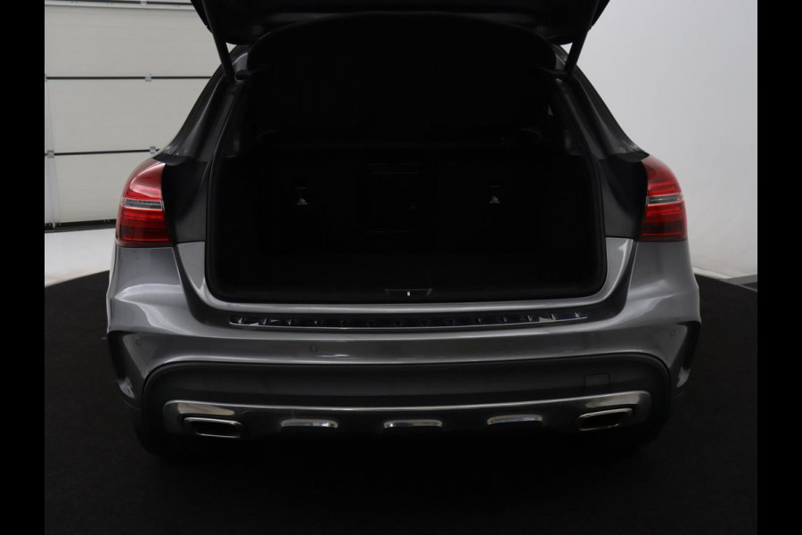 Mercedes-Benz GLA 180 Premium | Panoramadak | Leder | Cruise control | Stoelverwarming | Camera | Park assist | Navigatie | Carplay | Climate control | Full LED
