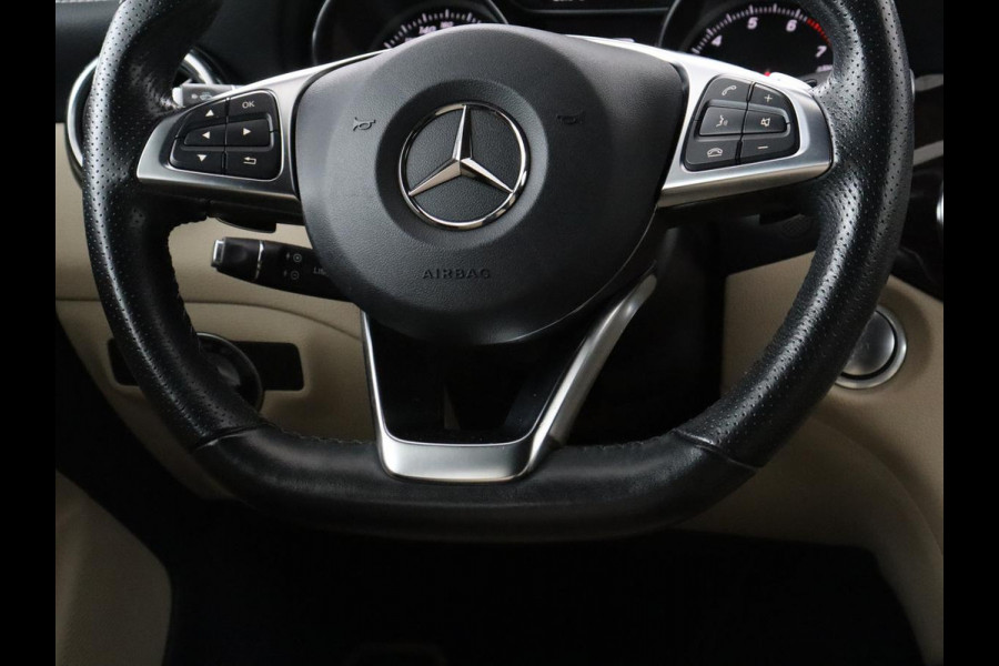 Mercedes-Benz GLA 180 Premium | Panoramadak | Leder | Cruise control | Stoelverwarming | Camera | Park assist | Navigatie | Carplay | Climate control | Full LED