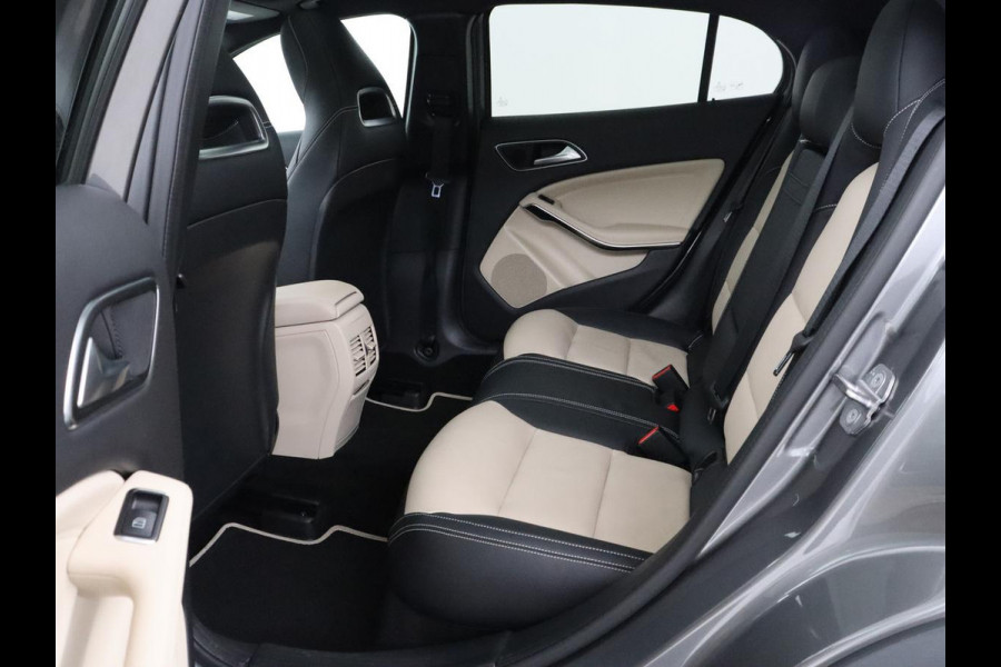 Mercedes-Benz GLA 180 Premium | Panoramadak | Leder | Cruise control | Stoelverwarming | Camera | Park assist | Navigatie | Carplay | Climate control | Full LED