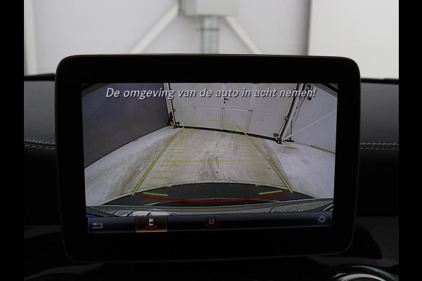 Mercedes-Benz GLA 180 Premium | Panoramadak | Leder | Cruise control | Stoelverwarming | Camera | Park assist | Navigatie | Carplay | Climate control | Full LED