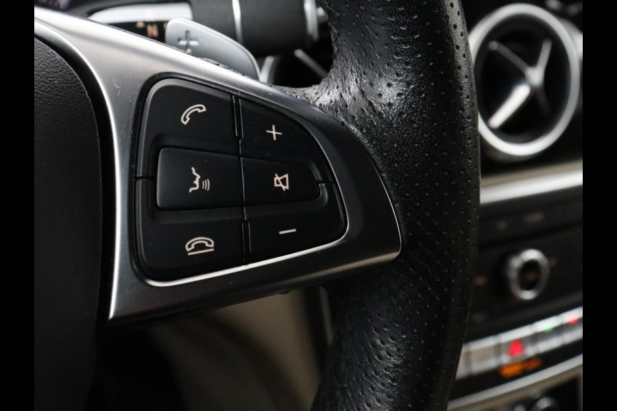 Mercedes-Benz GLA 180 Premium | Panoramadak | Leder | Cruise control | Stoelverwarming | Camera | Park assist | Navigatie | Carplay | Climate control | Full LED