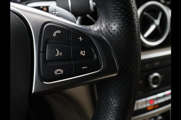 Mercedes-Benz GLA 180 Premium | Panoramadak | Leder | Cruise control | Stoelverwarming | Camera | Park assist | Navigatie | Carplay | Climate control | Full LED