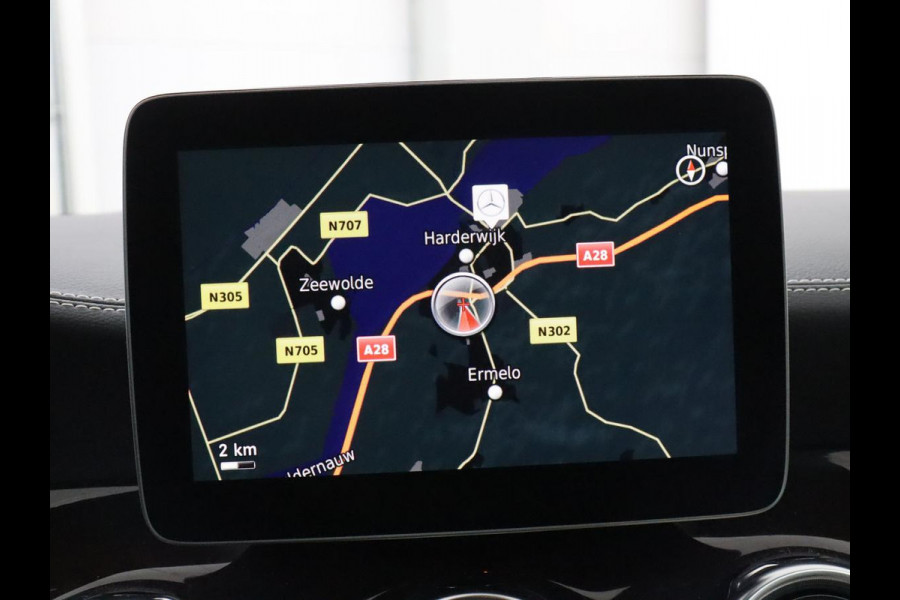 Mercedes-Benz GLA 180 Premium | Panoramadak | Leder | Cruise control | Stoelverwarming | Camera | Park assist | Navigatie | Carplay | Climate control | Full LED