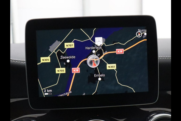 Mercedes-Benz GLA 180 Premium | Panoramadak | Leder | Cruise control | Stoelverwarming | Camera | Park assist | Navigatie | Carplay | Climate control | Full LED