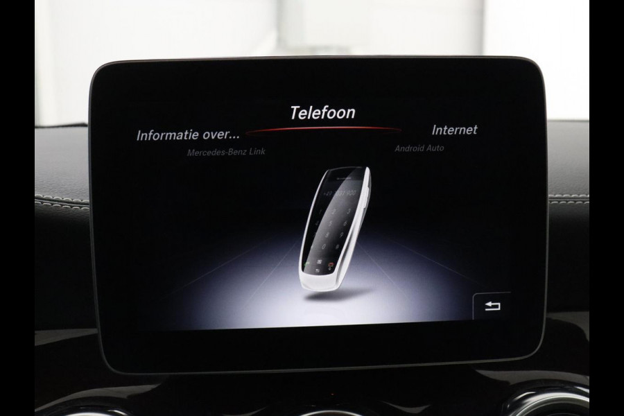 Mercedes-Benz GLA 180 Premium | Panoramadak | Leder | Cruise control | Stoelverwarming | Camera | Park assist | Navigatie | Carplay | Climate control | Full LED