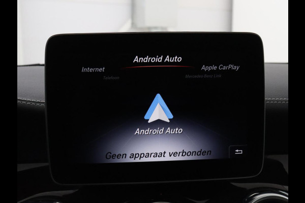 Mercedes-Benz GLA 180 Premium | Panoramadak | Leder | Cruise control | Stoelverwarming | Camera | Park assist | Navigatie | Carplay | Climate control | Full LED