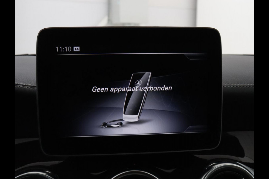 Mercedes-Benz GLA 180 Premium | Panoramadak | Leder | Cruise control | Stoelverwarming | Camera | Park assist | Navigatie | Carplay | Climate control | Full LED