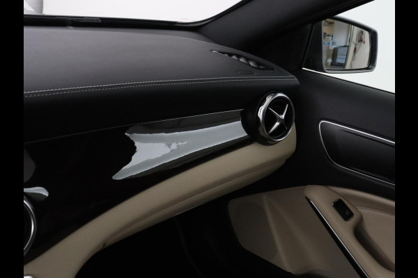 Mercedes-Benz GLA 180 Premium | Panoramadak | Leder | Cruise control | Stoelverwarming | Camera | Park assist | Navigatie | Carplay | Climate control | Full LED