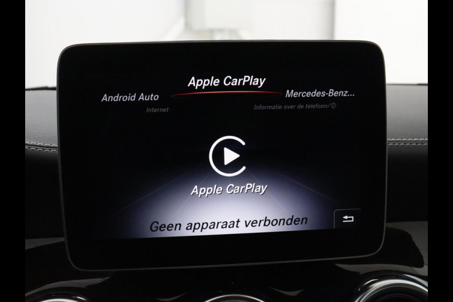 Mercedes-Benz GLA 180 Premium | Panoramadak | Leder | Cruise control | Stoelverwarming | Camera | Park assist | Navigatie | Carplay | Climate control | Full LED