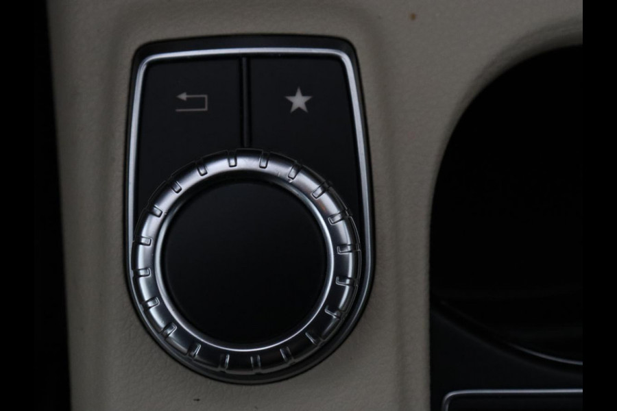 Mercedes-Benz GLA 180 Premium | Panoramadak | Leder | Cruise control | Stoelverwarming | Camera | Park assist | Navigatie | Carplay | Climate control | Full LED