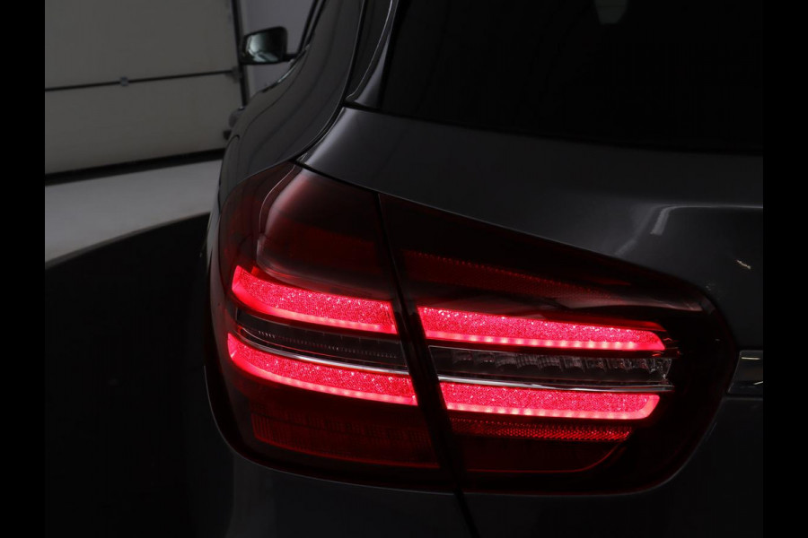Mercedes-Benz GLA 180 Premium | Panoramadak | Leder | Cruise control | Stoelverwarming | Camera | Park assist | Navigatie | Carplay | Climate control | Full LED