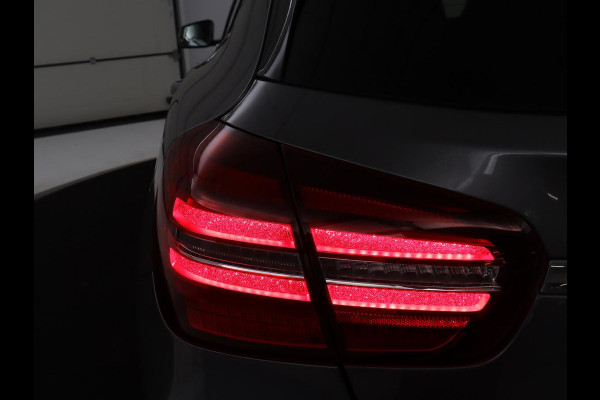 Mercedes-Benz GLA 180 Premium | Panoramadak | Leder | Cruise control | Stoelverwarming | Camera | Park assist | Navigatie | Carplay | Climate control | Full LED