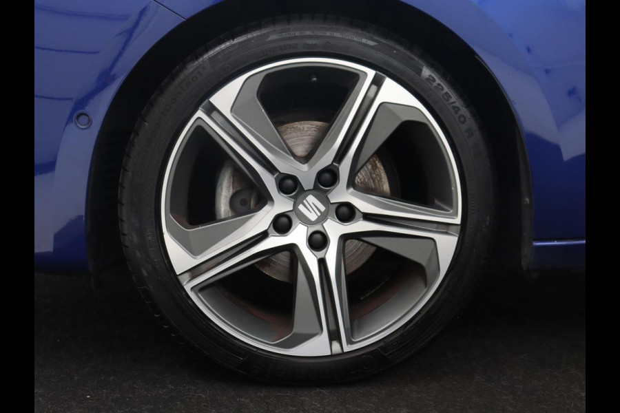 Seat Leon Sportstourer 1.5 eTSI FR Business Intense | Half Leder | Adaptive cruise | Park assist | Navigatie | Carplay | Climate control | Sfeerverlichting |