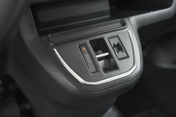 Peugeot Expert 2.0 BlueHDi 180 S&S L3 DC | 5 Zitplaatsen | Trekhaak | Luxury Pakket | Comfort + Pakket