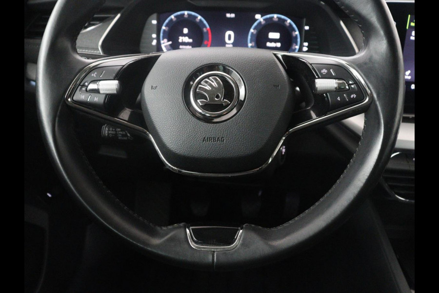 Škoda Octavia Combi 1.5 TSI First Edition | Stoelverwarming | Cruise control | Carplay | Sfeerverlichting | Camera | Parkassist | Climate control | Virtueel dashboard | Elektrische achterklep | 18" velgen