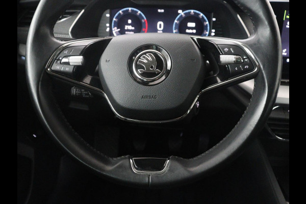Škoda Octavia Combi 1.5 TSI First Edition | Stoelverwarming | Cruise control | Carplay | Sfeerverlichting | Camera | Parkassist | Climate control | Virtueel dashboard | Elektrische achterklep | 18" velgen