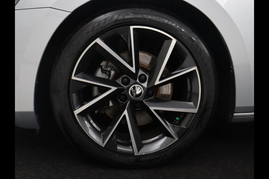 Škoda Superb 1.5 TSI ACT Sportline Business | Leder/Alcantara | Adaptive cruise | Stuur/stoel verwarming | Memory | Virtual Dashboard | Camera | Park assist | Navigatie | Carplay |