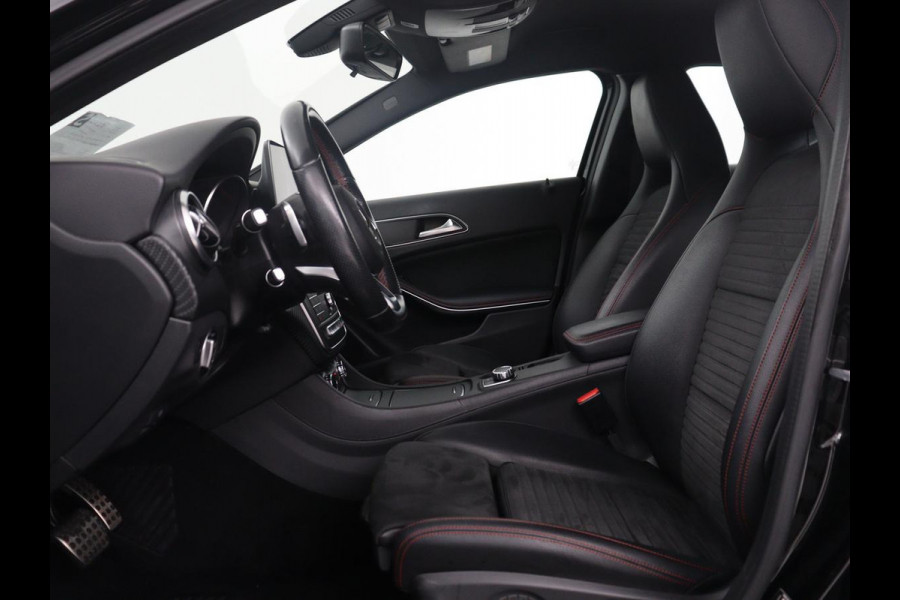 Mercedes-Benz A-Klasse 180 Business Solution AMG | Leder/alcantara | Stoelverwarming | Cruise control | Navigatie | Bluetooth | Camera | Park assist | Trekhaak