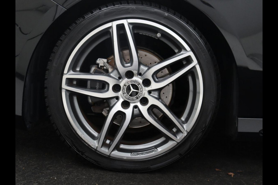 Mercedes-Benz A-Klasse 180 Business Solution AMG | Leder/alcantara | Stoelverwarming | Cruise control | Navigatie | Bluetooth | Camera | Park assist | Trekhaak