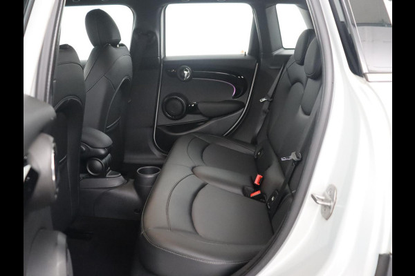 MINI 5-Deurs 1.5 Cooper Business Edition | Leder | Cruise control | Head-up | Camera | Park assist | Carplay | Climate control | 17" velgen