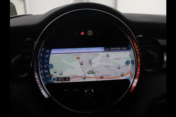 MINI 5-Deurs 1.5 Cooper Business Edition | Leder | Cruise control | Head-up | Camera | Park assist | Carplay | Climate control | 17" velgen